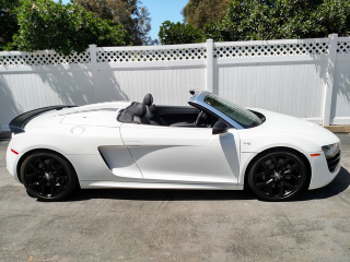 Illustration for article titled This Cheap V10 Audi R8 Spyder Had A Rough Past, But Do You Really Care?Â